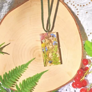 Květinové přívěsky z pryskyřice od patriz.art Patrizia Lajdová Dohnalová - na zakázku vyrobím originální šperky s pravými sušenými květinami - vlastnoručně nasbírané a sušené čtyřlístky, kopretiny, poměnky, sedmikrásky kapradiny aj.