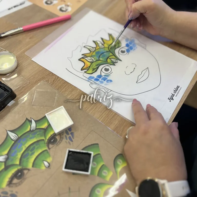 Ukázka z kurzu Malování na obličej pro skupinu účastníků. Workshop Facepainting pod vedením Patriz.