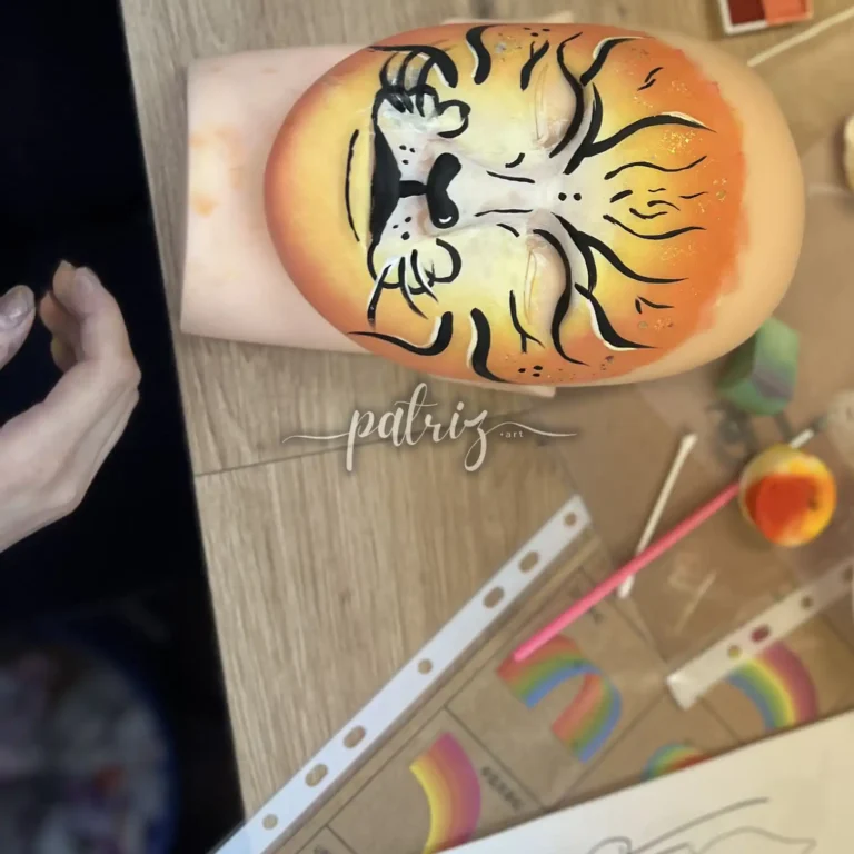 Ukázka z kurzu Malování na obličej pro skupinu účastníků. Workshop Facepainting pod vedením Patriz.